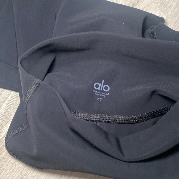 Alo Yoga Ripped Warrior Leggings High Waist 7/8 Length - Picture 8 of 9